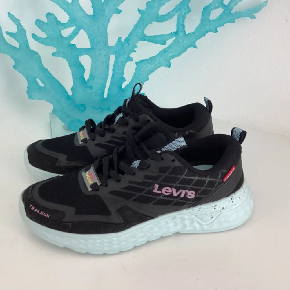 REDUCED NWT LEVI’S Women’s Black and Blue trail running shoes Sz 6.5